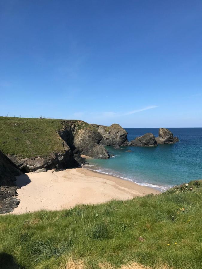 Tides Reach, Deluxe Shepherds Hut 1, 100M From The Beach St Merryn Exterior foto